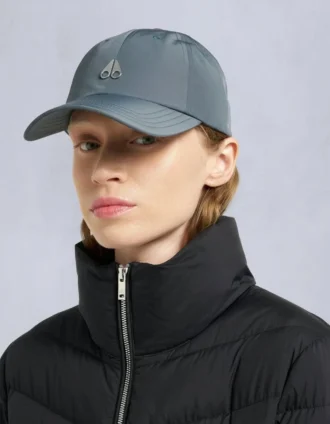 Kappe mit Halbmond-Logo