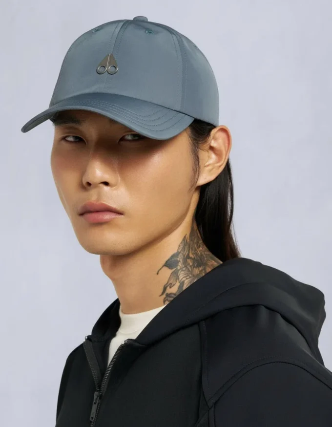 Kappe mit Halbmond-Logo